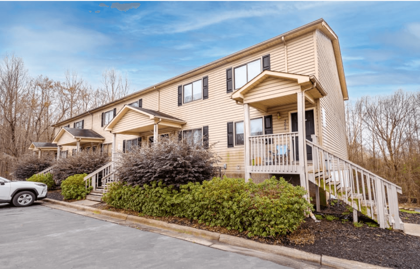 2 Bedroom x 1.5 Bath Townhome Colonial Village Apartments