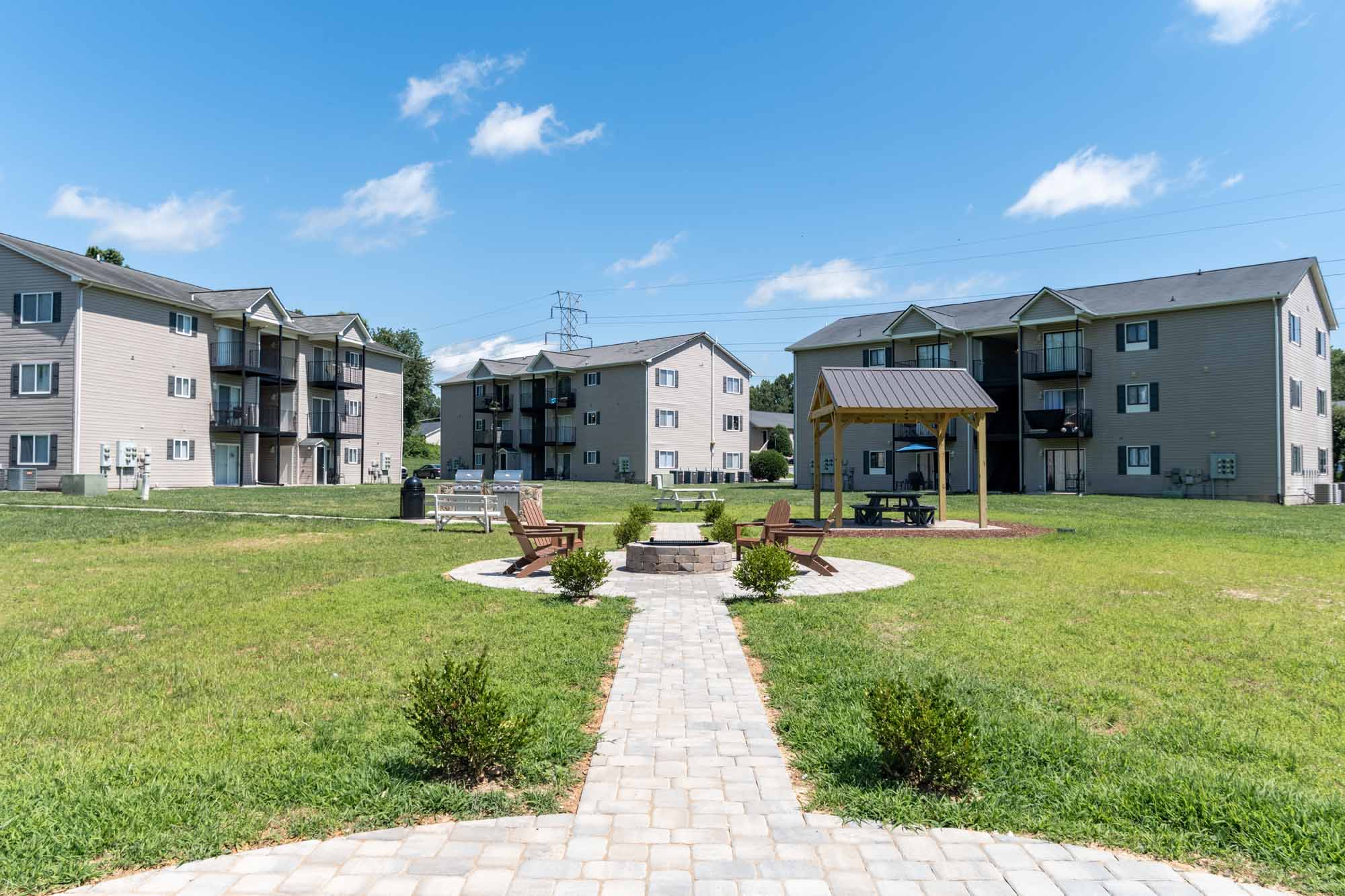 colonial-village-apartments-in-lincolnton-nc-fire-pit-and-grill-amenities