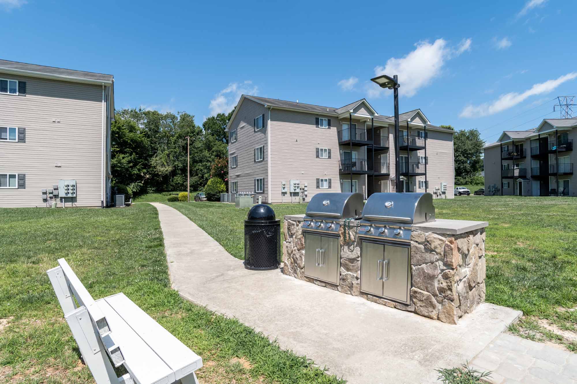 colonial-village-apartments-in-lincolnton-nc-grills