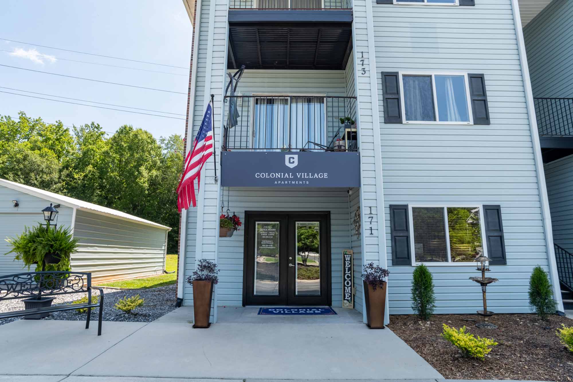 colonial-village-apartments-in-lincolnton-nc-leasing-office-entrance
