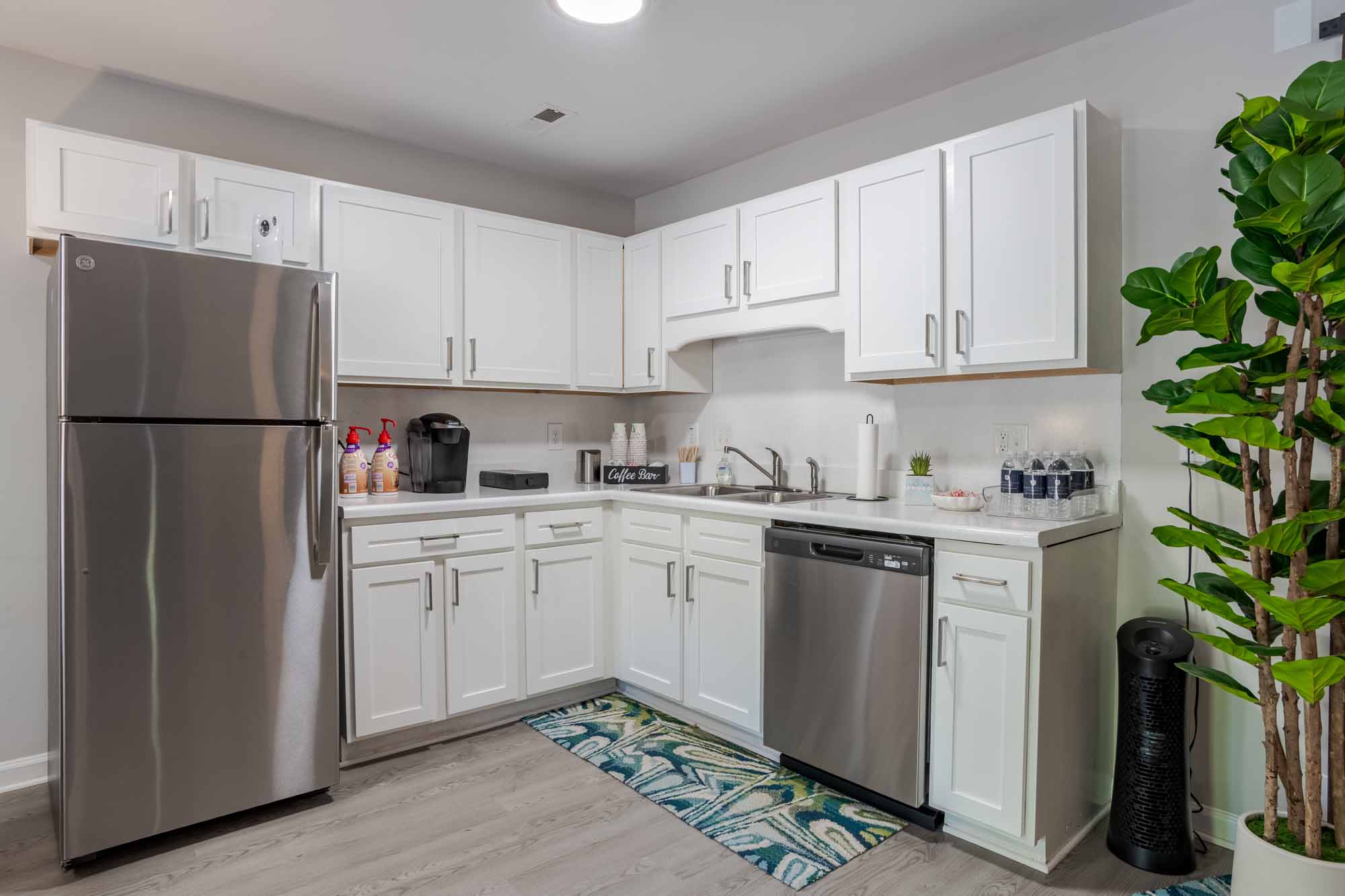 colonial-village-apartments-in-lincolnton-nc-leasing-office-kitchen